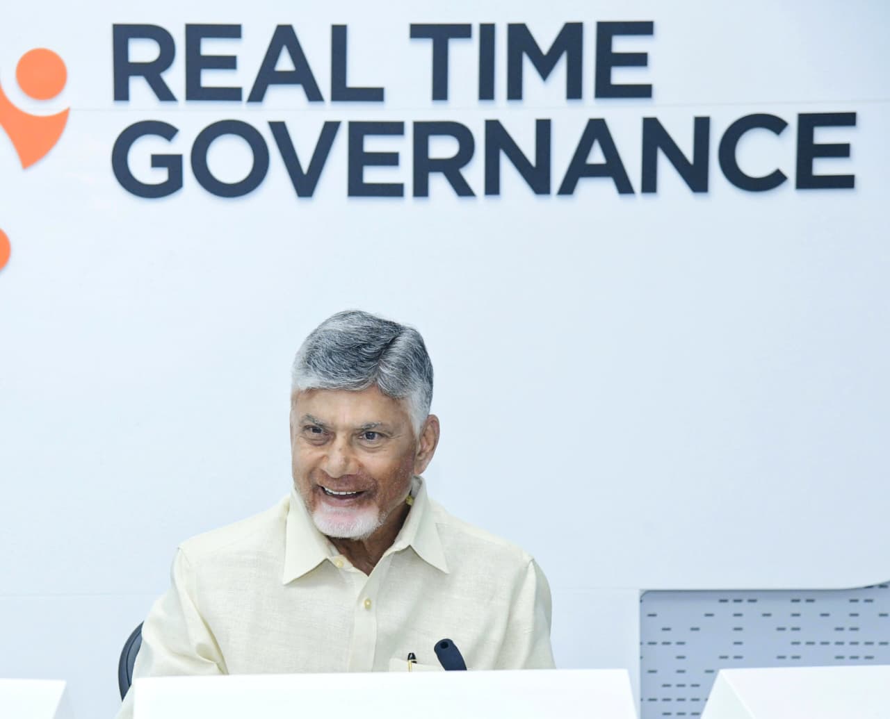 సురక్షా యాప్‌తో స్కాన్ చేశాకే మద్యం విక్రయాలు