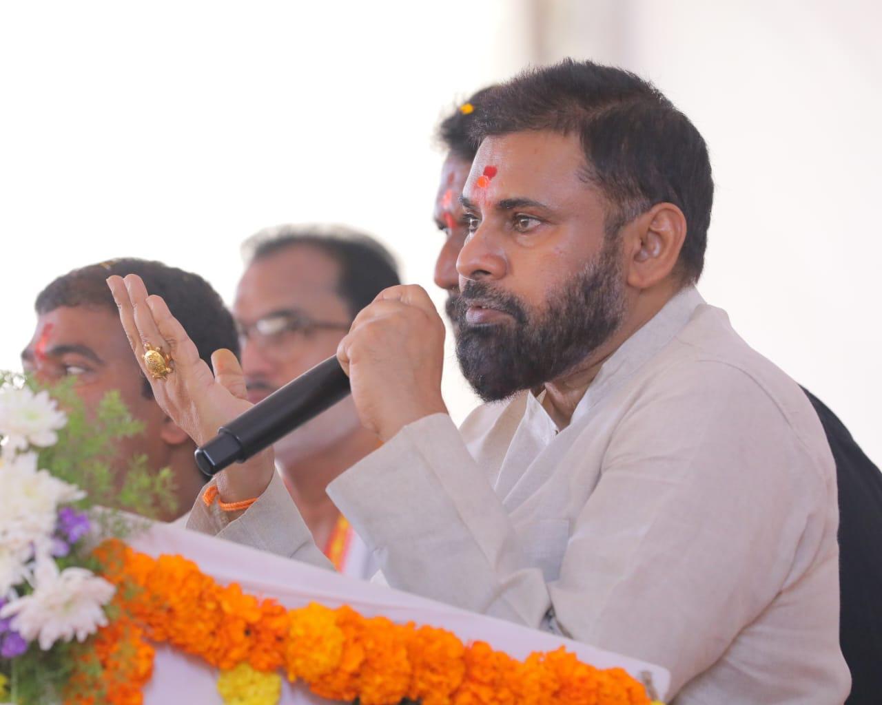 డబ్బున్న నాయకులు కాదు…దమ్మున్న యువత కావాలి