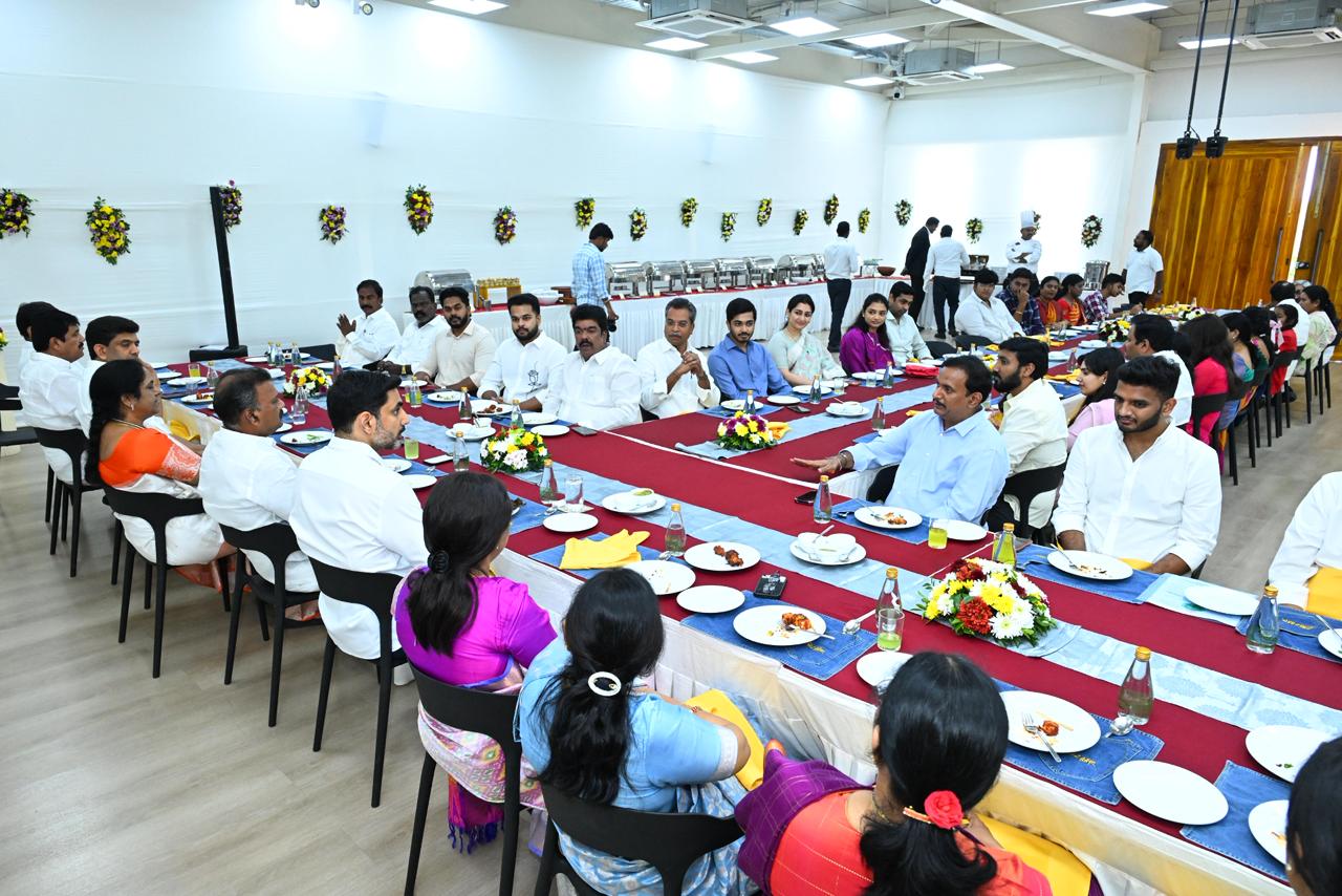 ఉదయం సీబీఎస్… రాత్రి లోకేష్..